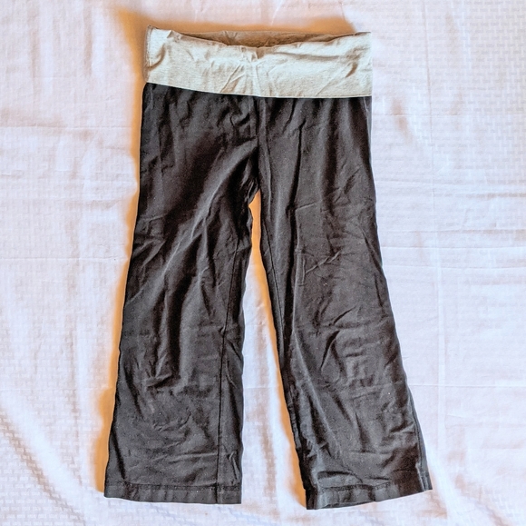 No Boundaries Capri Yoga Pants